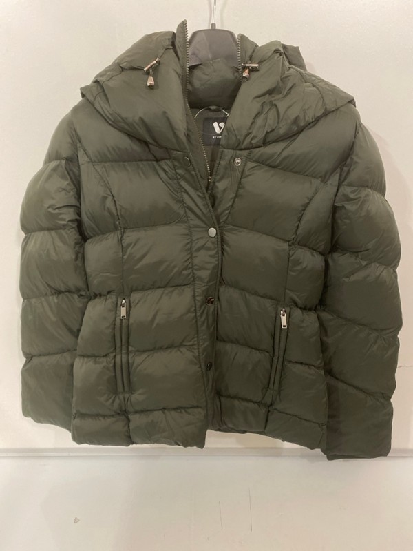 Lot 376  
            Nottingham SR7 – Delivery Only 

                
V BY VERY WOMEN'S PUFFER COAT SIZE: 8