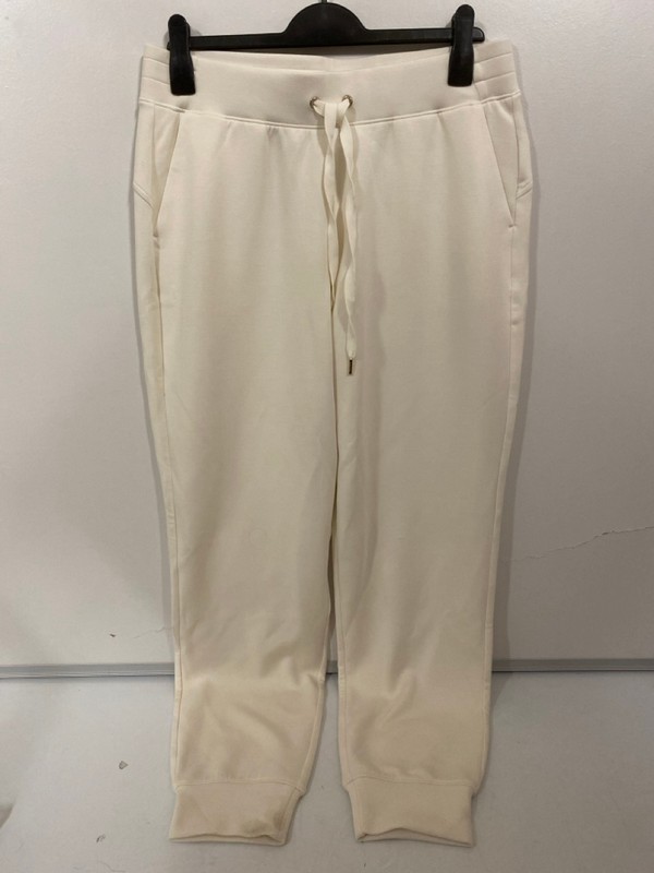 Lot 378  
            Nottingham SR7 – Delivery Only 

                
SKECHERS WHITE TRACKSUIT BOTTOMS SIZE:L