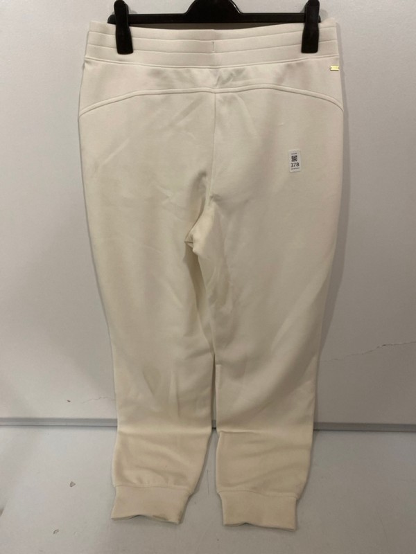 Lot 378  
            Nottingham SR7 – Delivery Only 

                
SKECHERS WHITE TRACKSUIT BOTTOMS SIZE:L