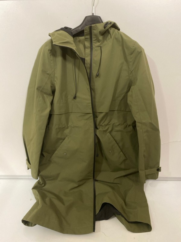 Lot 379  
            Nottingham SR7 – Delivery Only 

                
V BY VERY KHAKI GREEN JACKET SIZE: 14