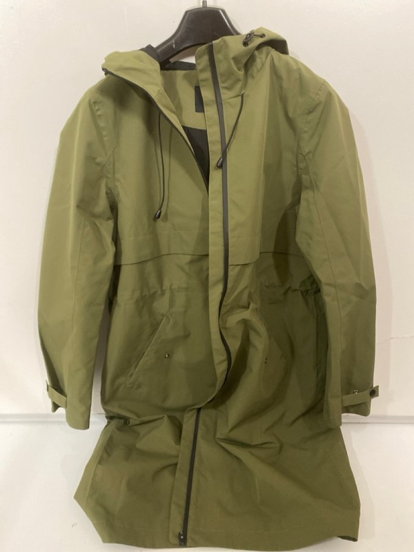 Lot 379  
            Nottingham SR7 – Delivery Only 

                
V BY VERY KHAKI GREEN JACKET SIZE: 14