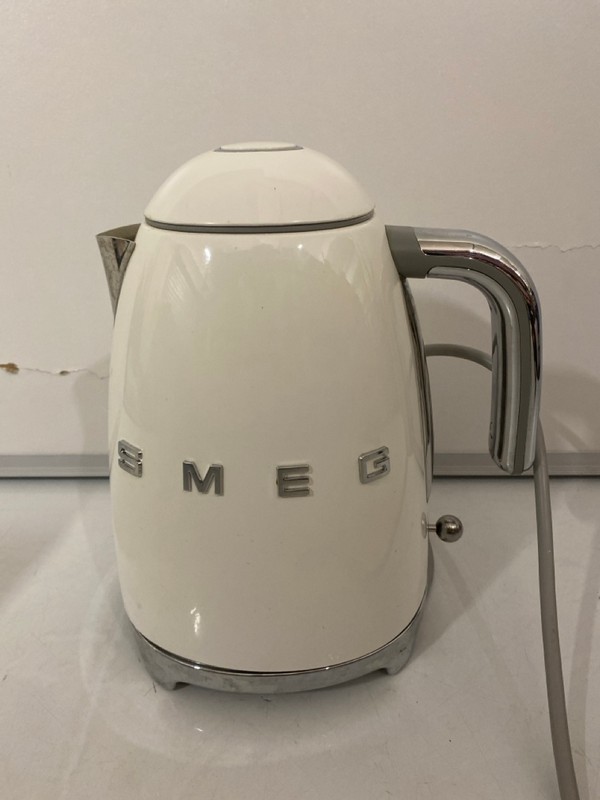 Lot 381  
            Nottingham SR7 – Delivery Only 

                
SMEG WHITE JUG KETTLE - Image 2