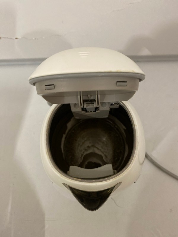 Lot 381  
            Nottingham SR7 – Delivery Only 

                
SMEG WHITE JUG KETTLE - Image 3