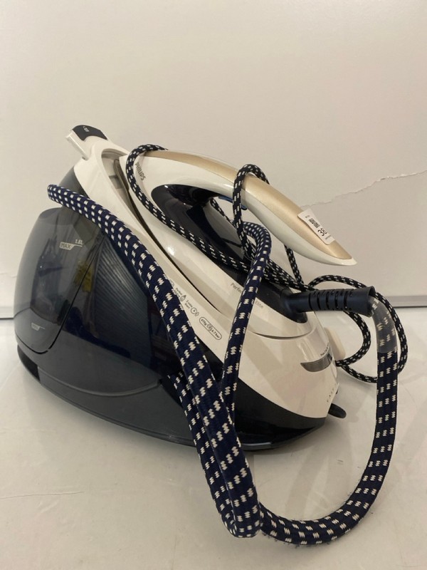 Lot 383  
            Nottingham SR7 – Delivery Only 

                
PHILIPS PERFECT CARE ELITE STEAM IRON