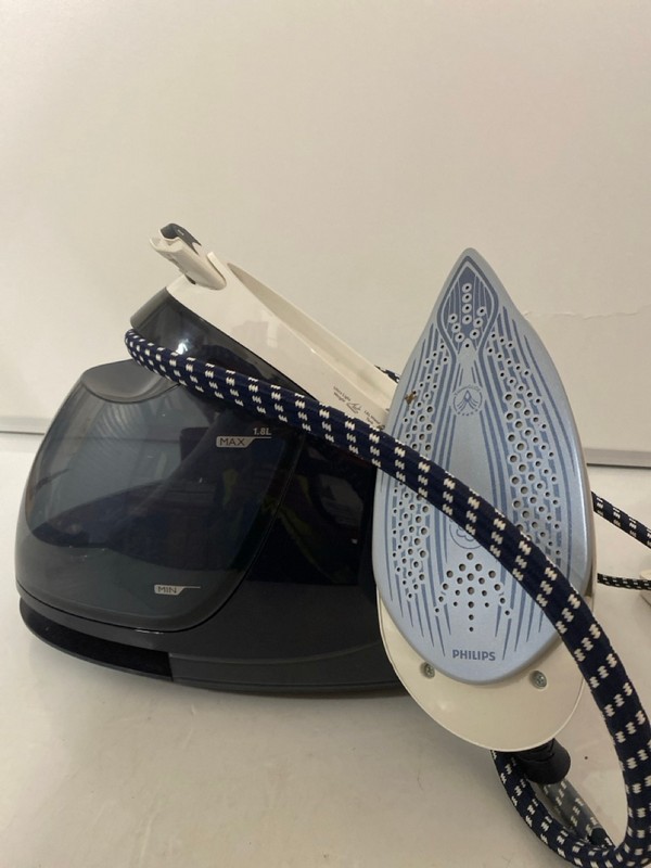 Lot 383  
            Nottingham SR7 – Delivery Only 

                
PHILIPS PERFECT CARE ELITE STEAM IRON