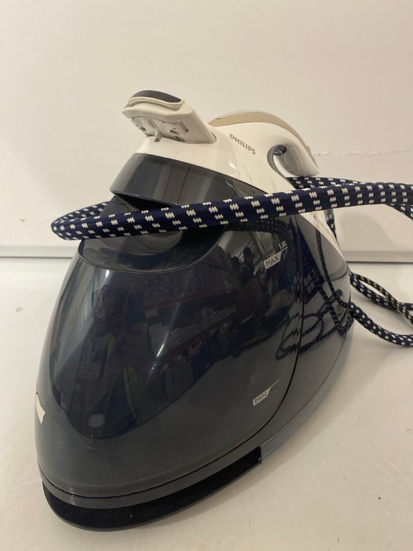 Lot 383  
            Nottingham SR7 – Delivery Only 

                
PHILIPS PERFECT CARE ELITE STEAM IRON