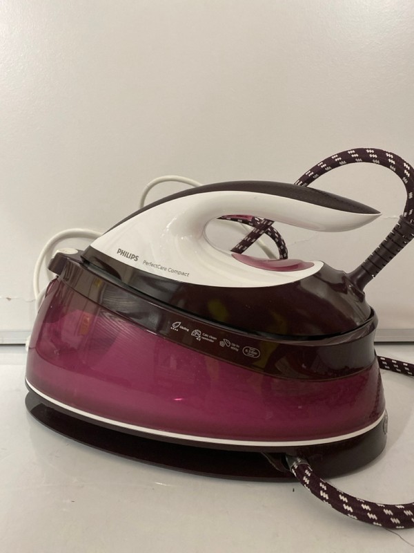 Lot 386  
            Nottingham SR7 – Delivery Only 

                
PHILIPS PERFECT CARE COMPACT STEAM IRON