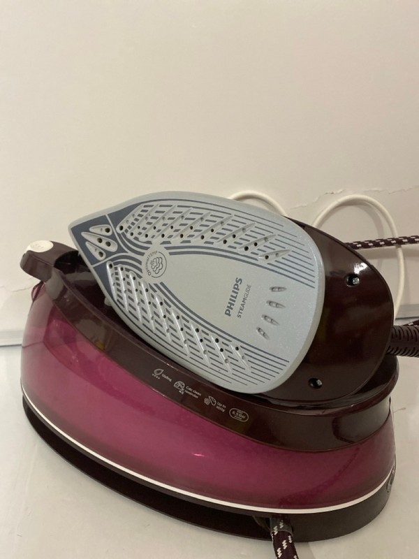 Lot 386  
            Nottingham SR7 – Delivery Only 

                
PHILIPS PERFECT CARE COMPACT STEAM IRON - Image 2