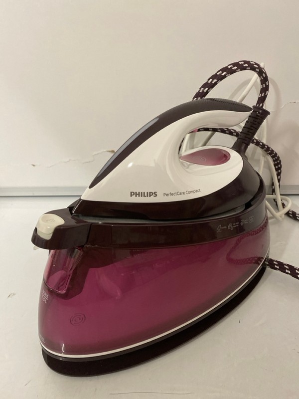 Lot 386  
            Nottingham SR7 – Delivery Only 

                
PHILIPS PERFECT CARE COMPACT STEAM IRON - Image 4