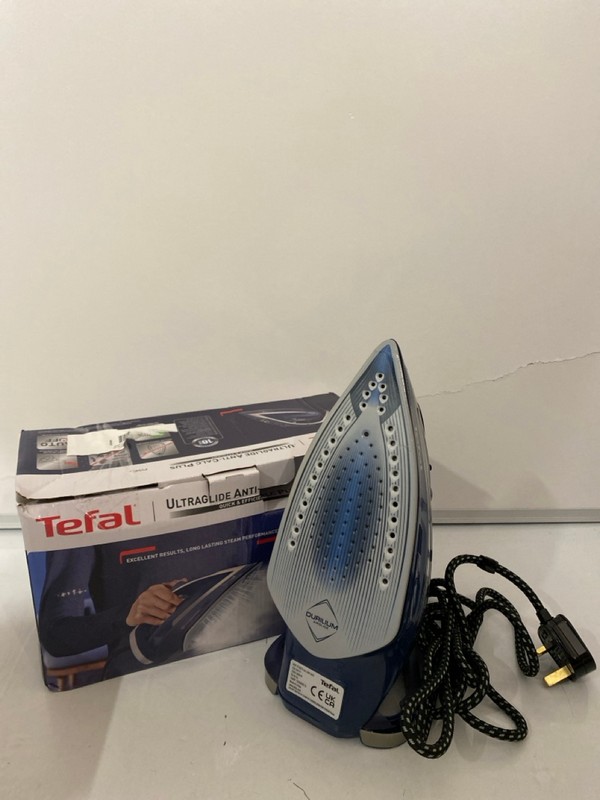 Lot 389  
            Nottingham SR7 – Delivery Only 

                
2 X IRONS INC BREVILLE DIAMOND XPRESS STEAM IRON