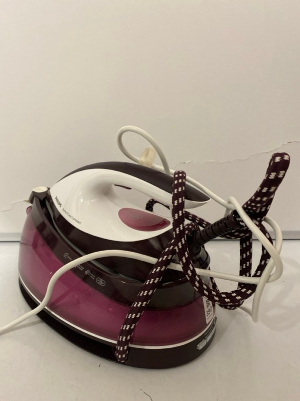 Lot 390  
            Nottingham SR7 – Delivery Only 

                
PHILIPS PERFECT CARE COMPACT STEAM IRON