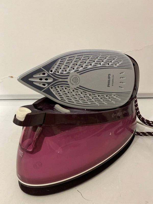 Lot 390  
            Nottingham SR7 – Delivery Only 

                
PHILIPS PERFECT CARE COMPACT STEAM IRON - Image 2
