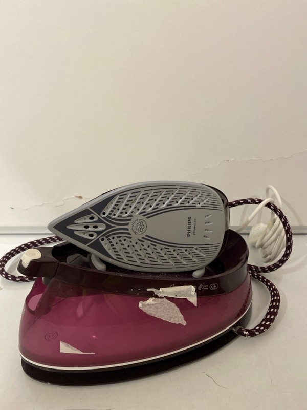 Lot 392  
            Nottingham SR7 – Delivery Only 

                
PHILIPS PERFECT CARE COMPACT STEAM IRON