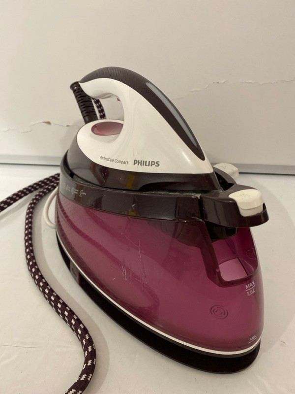 Lot 392  
            Nottingham SR7 – Delivery Only 

                
PHILIPS PERFECT CARE COMPACT STEAM IRON