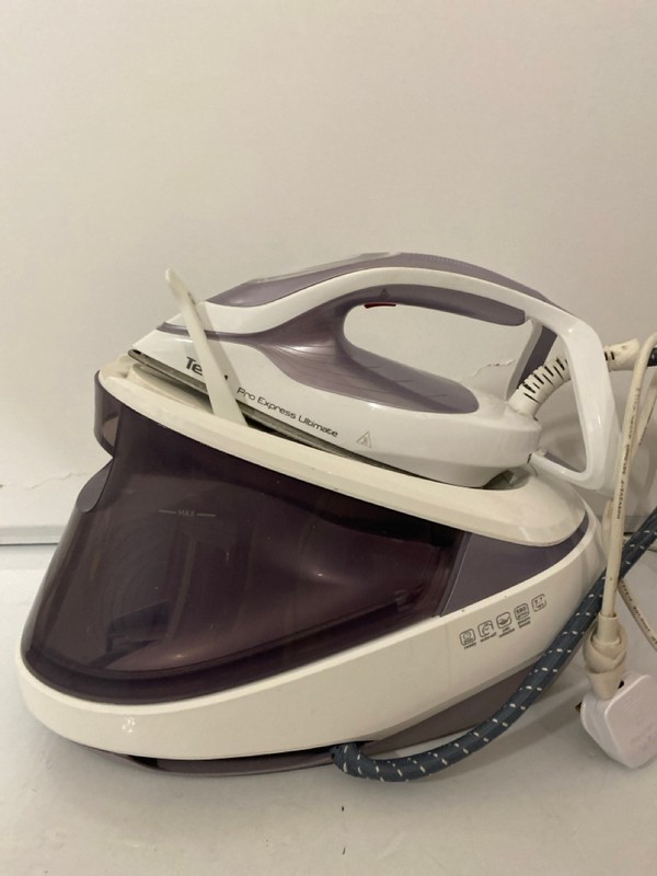 Lot 393  
            Nottingham SR7 – Delivery Only 

                
TEFAL PRO EXPRESS ULTIMATE STEAM IRON - Image 3