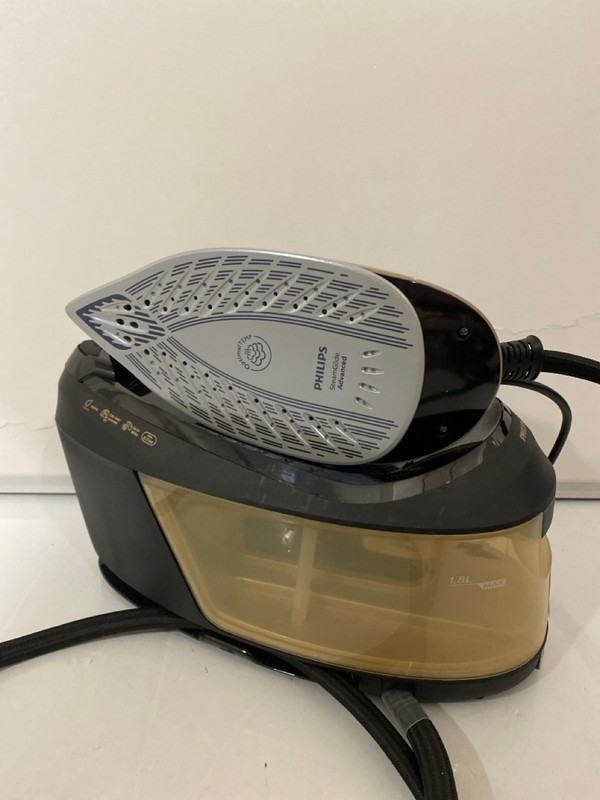 Lot 394  
            Nottingham SR7 – Delivery Only 

                
PHILIPS PERFECT CARE 6000 STEAM IRON - Image 2