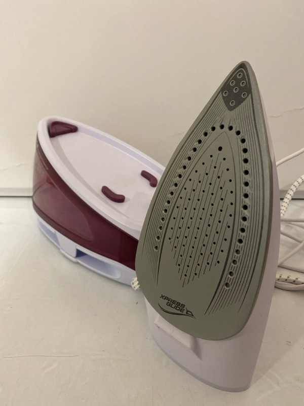 Lot 395  
            Nottingham SR7 – Delivery Only 

                
TEFAL EXPRESS ESSENTIAL STEAM IRON - Image 2