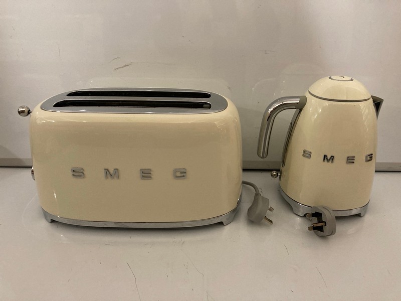 Lot 399  
            Nottingham SR7 – Delivery Only 

                
SMEG CREAM JUG KETTLE AND 2 SLICE TOASTER
