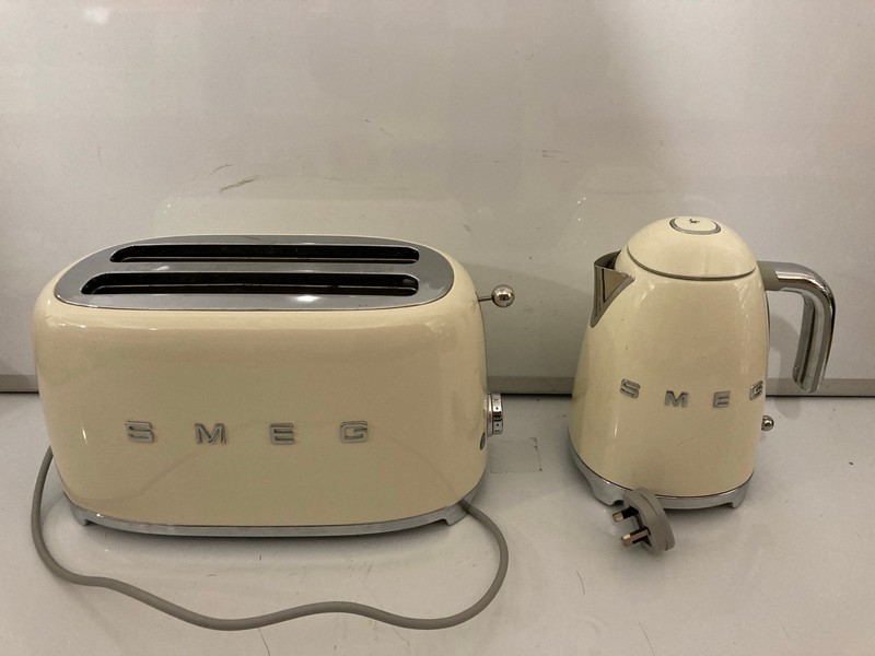 Lot 399  
            Nottingham SR7 – Delivery Only 

                
SMEG CREAM JUG KETTLE AND 2 SLICE TOASTER