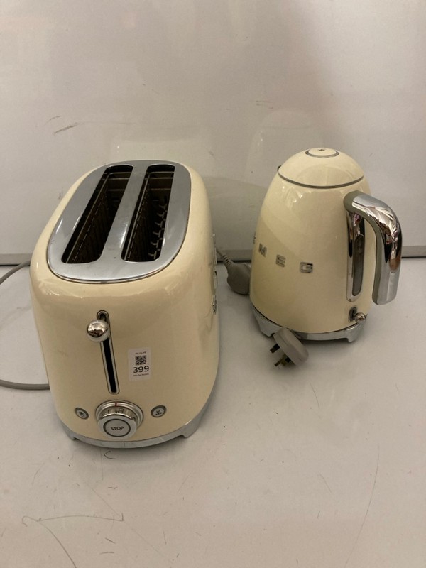 Lot 399  
            Nottingham SR7 – Delivery Only 

                
SMEG CREAM JUG KETTLE AND 2 SLICE TOASTER