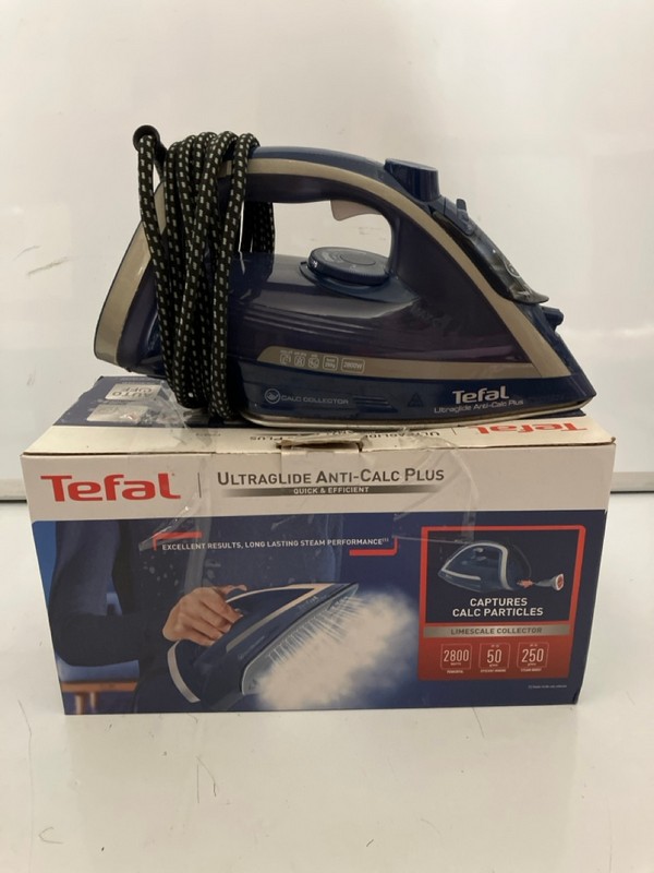 Lot 402  
            Nottingham SR7 – Delivery Only 

                
2 X TEFAL ULTRAGLIDE ANTI-CALC PLUS STEAM IRONS