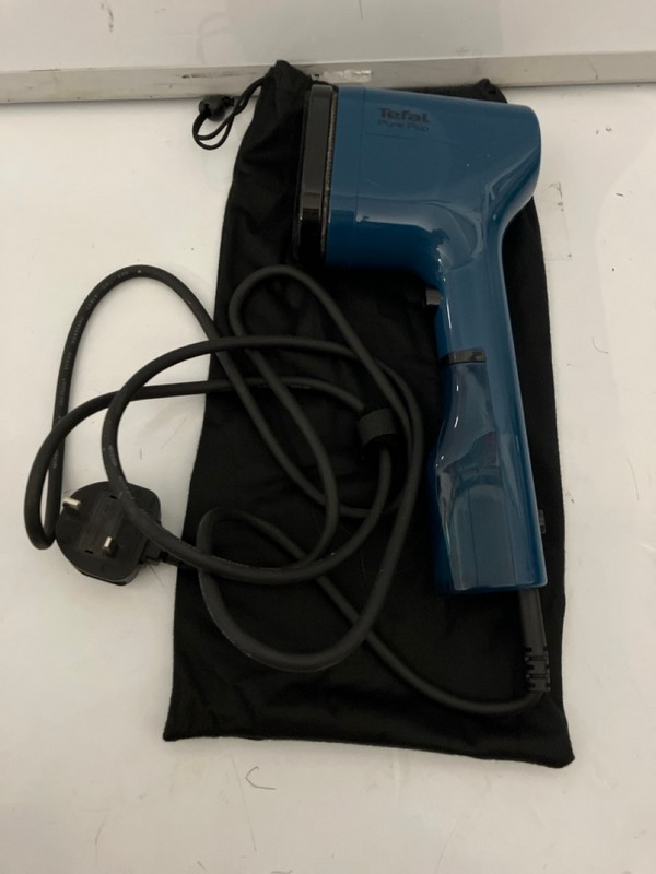 Lot 403  
            Nottingham SR7 – Delivery Only 

                
2 X TEFAL PURE POP GARMENT STEAMERS