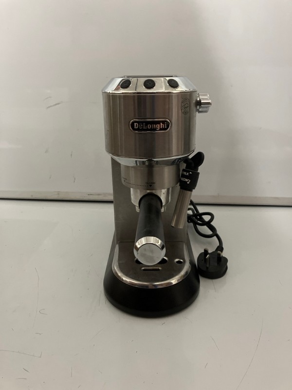 Lot 411  
            Nottingham SR7 – Delivery Only 

                
DELONGHI DEDICA COFFEE MACHINE