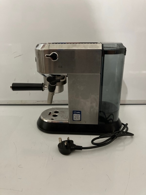 Lot 411  
            Nottingham SR7 – Delivery Only 

                
DELONGHI DEDICA COFFEE MACHINE