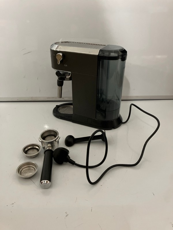 Lot 412  
            Nottingham SR7 – Delivery Only 

                
DELONGHI COFFEE MACHINE MODEL: EC685.BK - Image 2