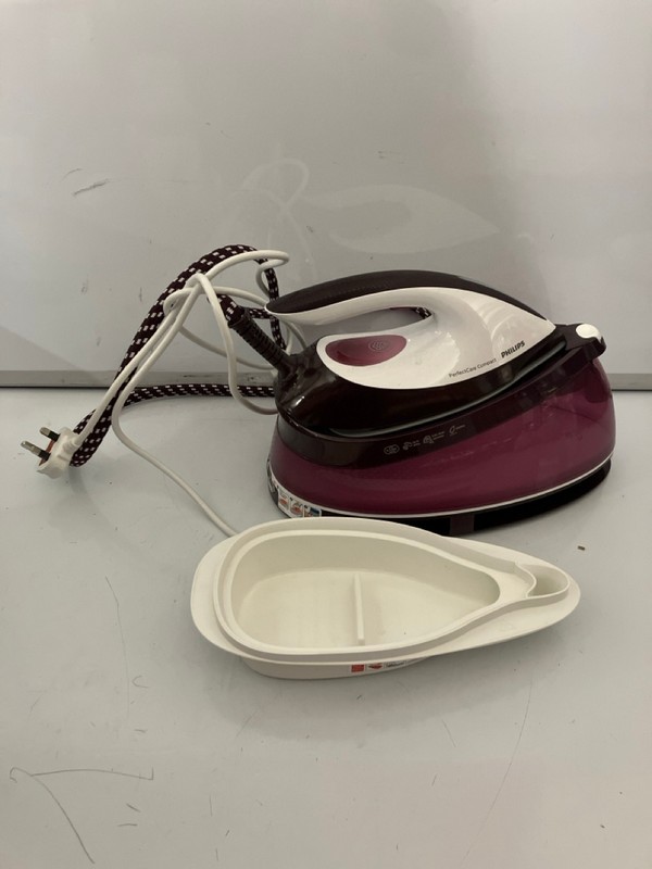 Lot 423  
            Nottingham SR7 – Delivery Only 

                
PHILIPS PERFECT CARE COMPACT STEAM GENERATOR IRON