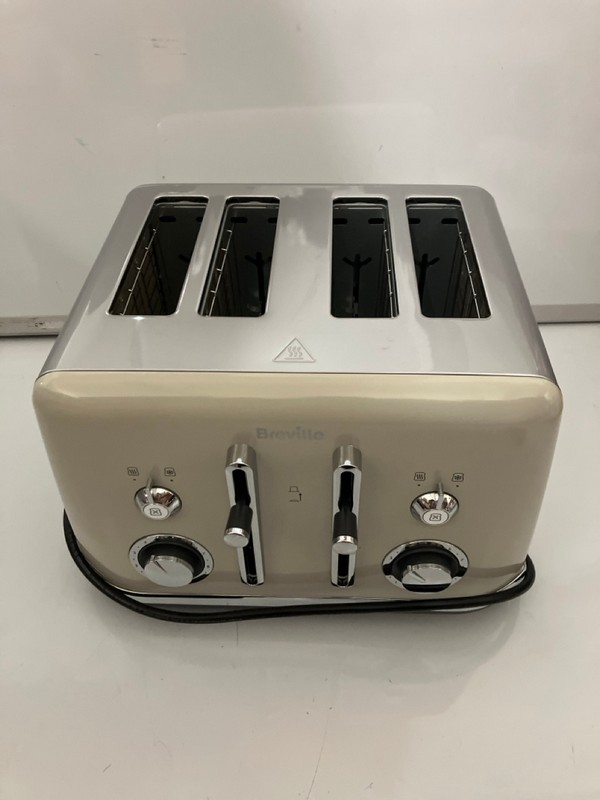 Lot 429  
            Nottingham SR7 – Delivery Only 

                
2 X BREVILLE ITEMS INC MOSTRA COLLECTION 4 SLICE TOASTER