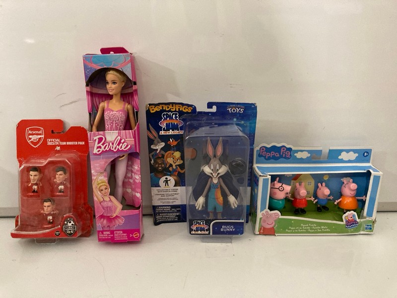 Lot 475  
            Nottingham SR7 – Delivery Only 

                
QTY OF KIDS TOYS INC PEPPA PIG PEPPA'S FAMILY - Image 3