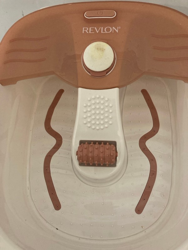 Lot 94  
            Nottingham SR7 – Delivery Only 

                
REVLON PEDIPREP SPA WITH PEDICURE SET