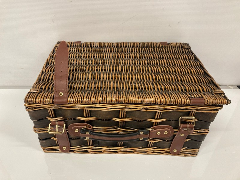 Lot 113  
            Nottingham SR9 - Delivery Only 

                
KIDS PICNIC SET WITH BASKET