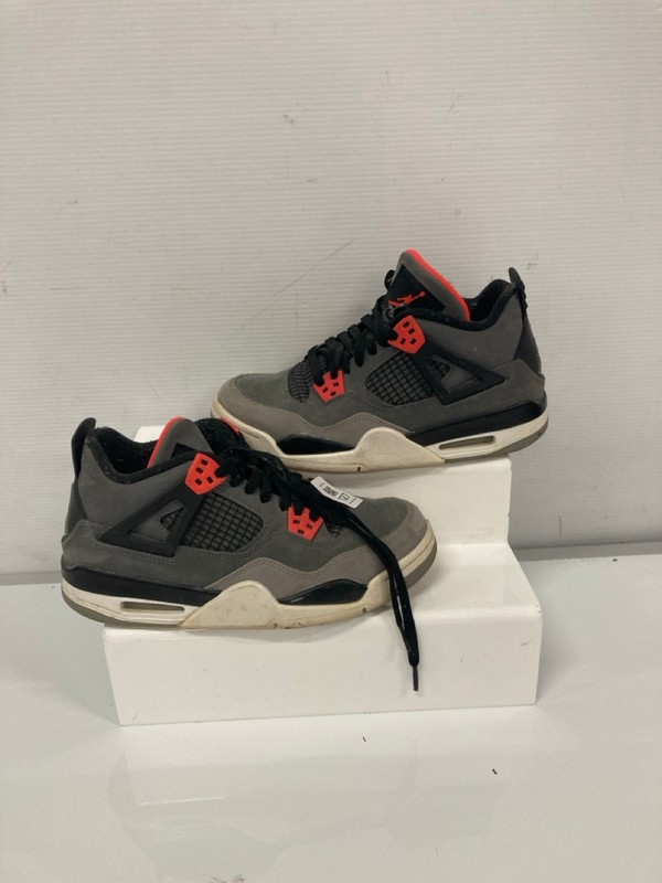 Lot 127  
            Nottingham SR9 - Delivery Only 

                
NIKE AIR JORDAN 4 TRAINERS UK SIZE 5 5