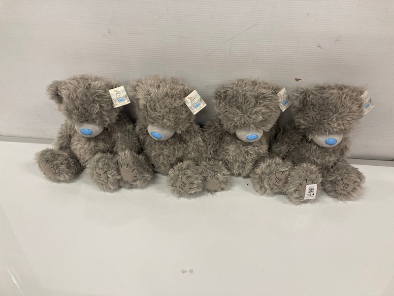 Lot 134  
            Nottingham SR9 - Delivery Only 

                
ME TO YOU SIGNATURE BEAR