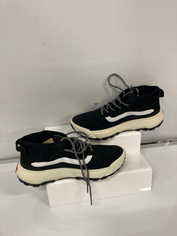Lot 164  
            Nottingham SR9 - Delivery Only 

                
VANS MTE CROSSPATH MID BLACK/WHITE TRAINERS UK SIZE 8