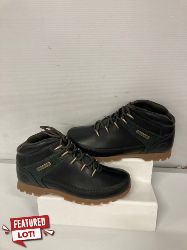 Lot 166  
            Nottingham SR9 - Delivery Only 

                
TIMBERLAND EURO SPRINT MID LACE DARK GREEN BOOT UK SIZE 10