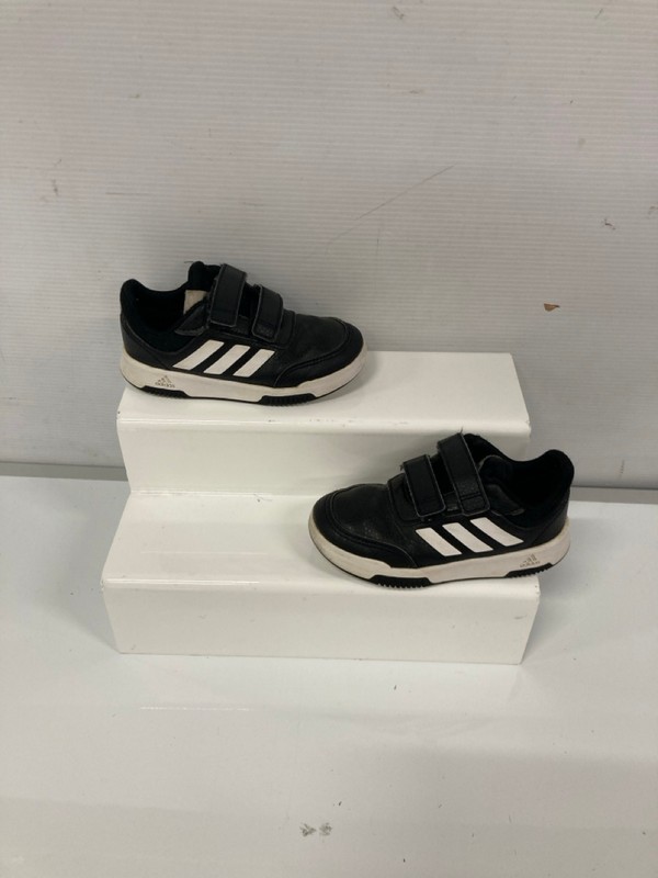 Lot 170  
            Nottingham SR9 - Delivery Only 

                
KIDS ADIDAS TENSAUR SPORT BLACK TRAINERS UK SIZE 9