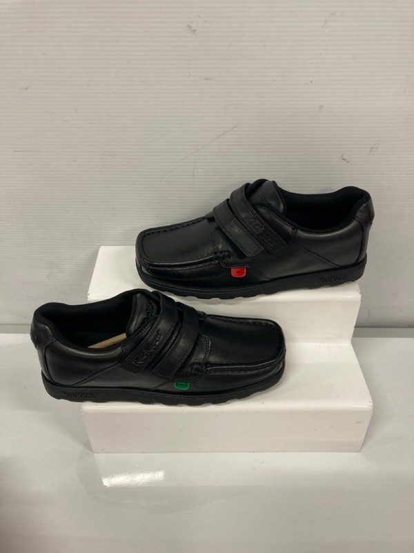 Lot 173  
            Nottingham SR9 - Delivery Only 

                
KICKERS FRAGMA MOC TWIN VELCRO LEATHER SHOES UK SIZE 5