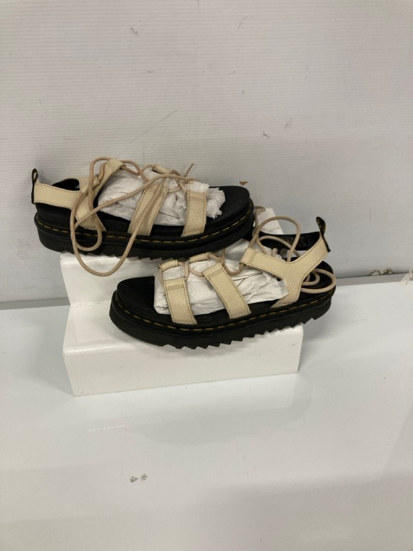 Lot 174  
            Nottingham SR9 - Delivery Only 

                
DR MARTENS PASCAL 8 EYE BOOT SANDAL UK SIZE 8