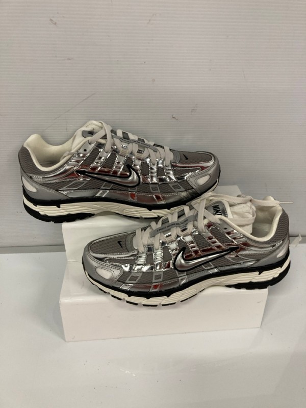 Lot 181  
            Nottingham SR9 - Delivery Only 

                
NIKE P-6000 SILVER TRAINERS UK SIZE 10