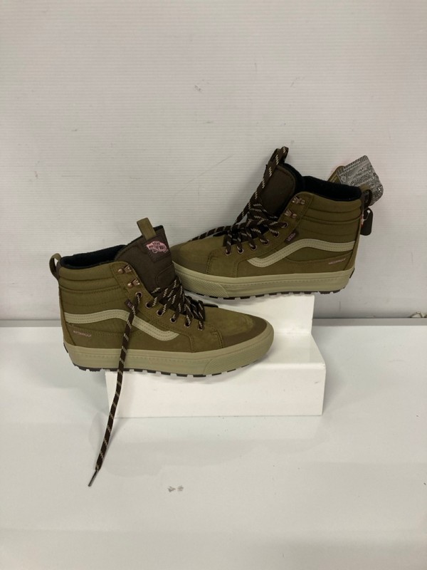 Lot 183  
            Nottingham SR9 - Delivery Only 

                
VANS MTE SK8-HI WATERPROOF INS BROWN/PINK TRAINERS UK SIZE 8