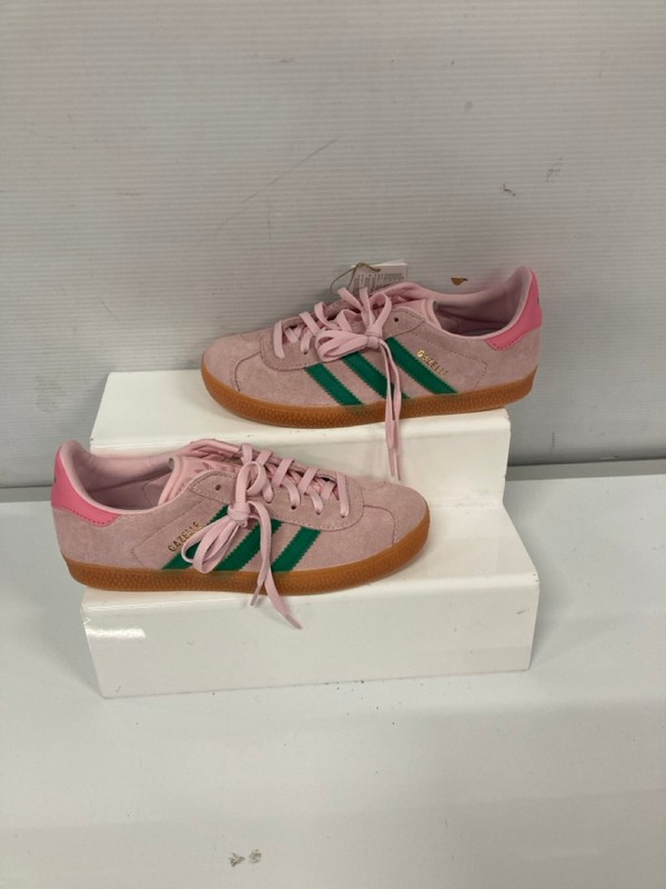 Lot 185  
            Nottingham SR9 - Delivery Only 

                
JUNIOR ADIDAS GAZELLE PINK TRAINERS UK SIZE 4