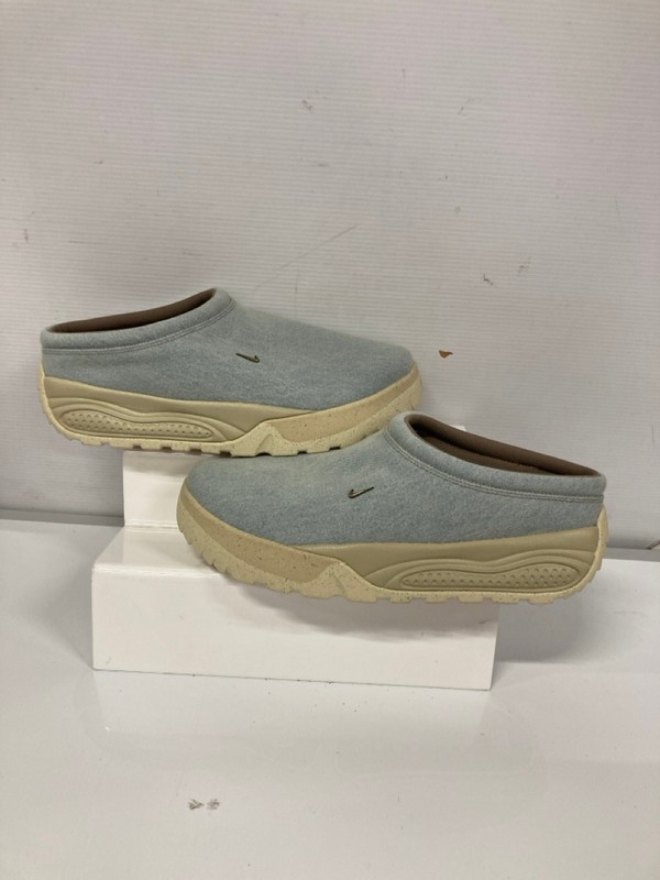 Lot 187  
            Nottingham SR9 - Delivery Only 

                
NIKE ACG RUFUS BLUE SLIP-ON TRAINERS UK SIZE 12