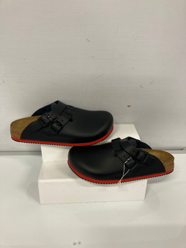 Lot 192  
            Nottingham SR9 - Delivery Only 

                
BIRKENSTOCK KAY PROF BLACK SANDALS UK SIZE 10.5