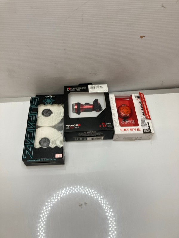 Lot 239  
            Nottingham SR9 - Delivery Only 

                
3 X ITEMS INC EXPOSURE LIGHTS TRACER REAR BIKE LIGHT