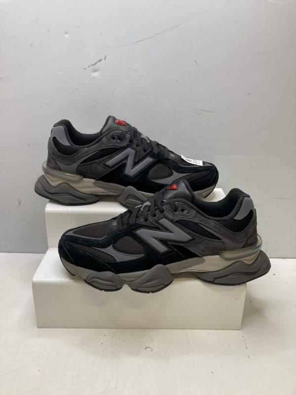 Lot 253  
            Nottingham SR9 - Delivery Only 

                
NEW BALANCE 9060 BLACK/GREY TRAINERS UK SIZE 8