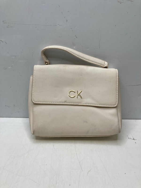 Lot 255  
            Nottingham SR9 - Delivery Only 

                
CALVIN KLEIN WHITE LEATHER HANDBAG