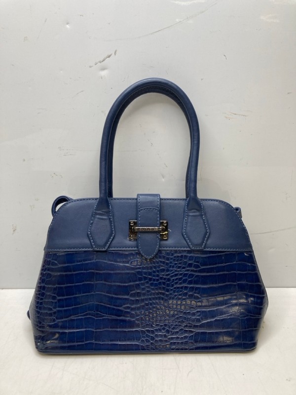 Lot 257  
            Nottingham SR9 - Delivery Only 

                
WOMENS BLUE LEATHER HANDBAG